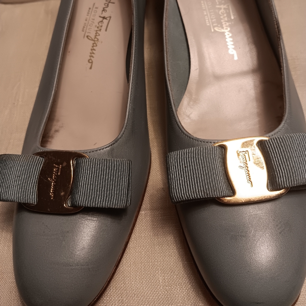 Salvadore Ferragomi Leather Pumps Size 9